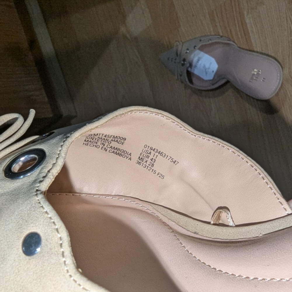 Time and Tru White Mules with Silver Accents - Picture 6 of 6